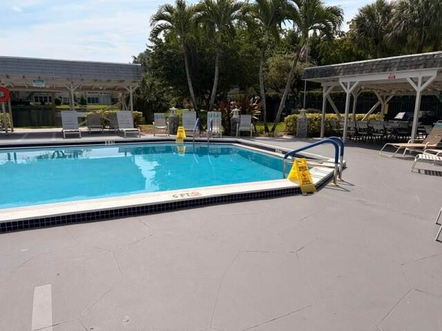5103 NW 35th Street 401, Lauderdale Lakes, FL 33319