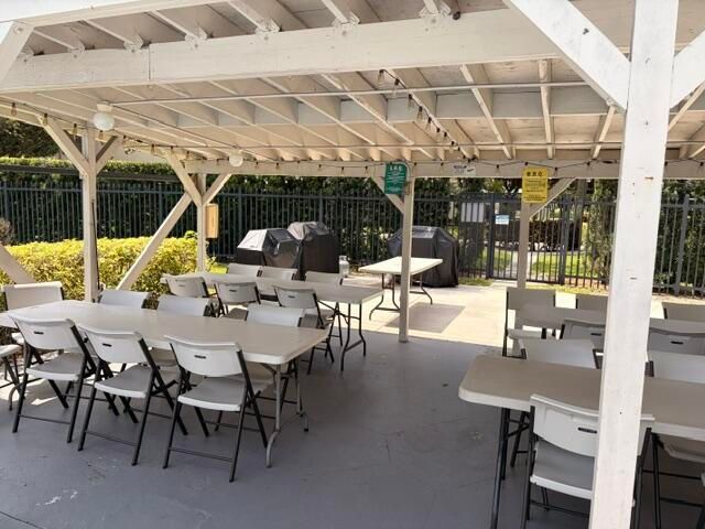 5103 NW 35th Street 401, Lauderdale Lakes, FL 33319
