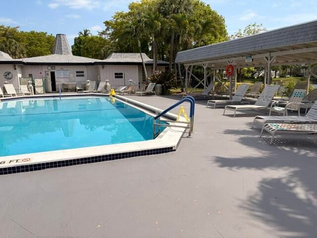 5103 NW 35th Street 401, Lauderdale Lakes, FL 33319