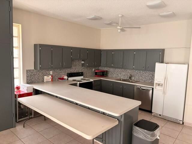 5103 NW 35th Street 401, Lauderdale Lakes, FL 33319