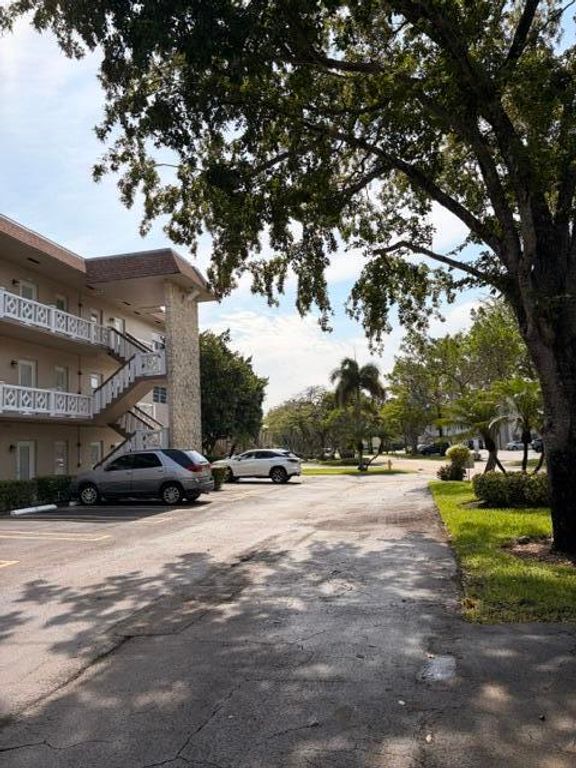 5103 NW 35th Street 401, Lauderdale Lakes, FL 33319