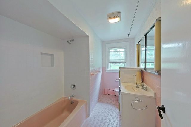 1290 West Main Road, Portsmouth, RI 02871