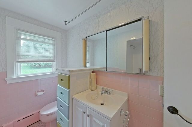 1290 West Main Road, Portsmouth, RI 02871