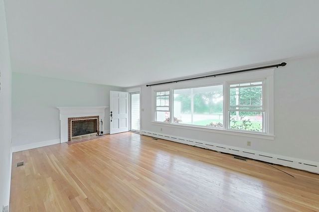 1290 West Main Road, Portsmouth, RI 02871