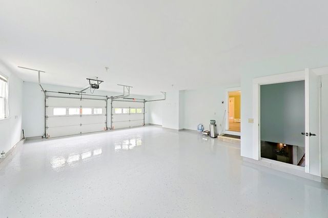1290 West Main Road, Portsmouth, RI 02871