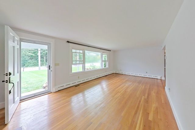 1290 West Main Road, Portsmouth, RI 02871
