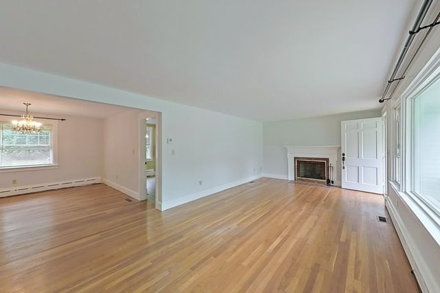 1290 West Main Road, Portsmouth, RI 02871