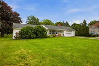 1290 West Main Road, Portsmouth, RI 02871