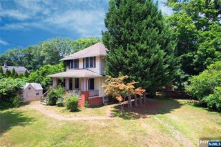 8 Brian Court, Pequannock Township, NJ 07440