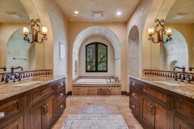 100 Milagro, Horseshoe Bay, TX 78657