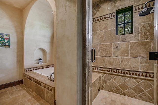 100 Milagro, Horseshoe Bay, TX 78657
