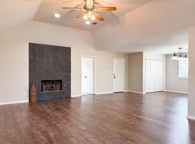 2402 Heather Street, Highlands, TX 77562