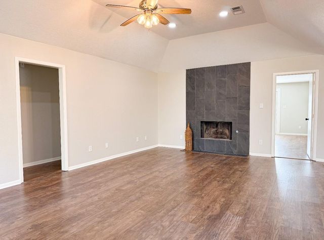 2402 Heather Street, Highlands, TX 77562