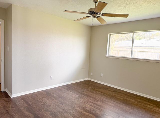 2402 Heather Street, Highlands, TX 77562