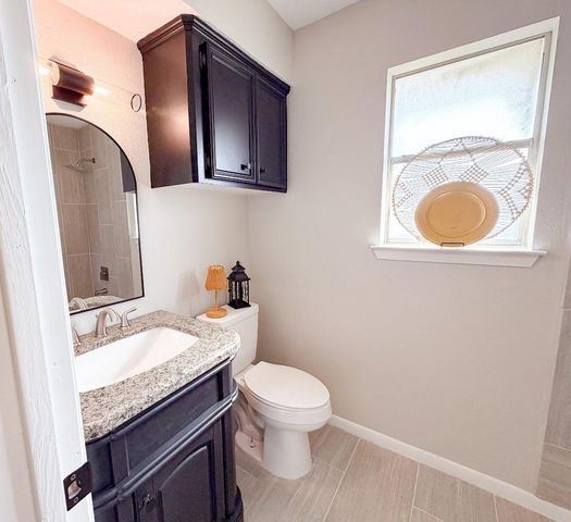 2402 Heather Street, Highlands, TX 77562