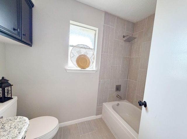 2402 Heather Street, Highlands, TX 77562