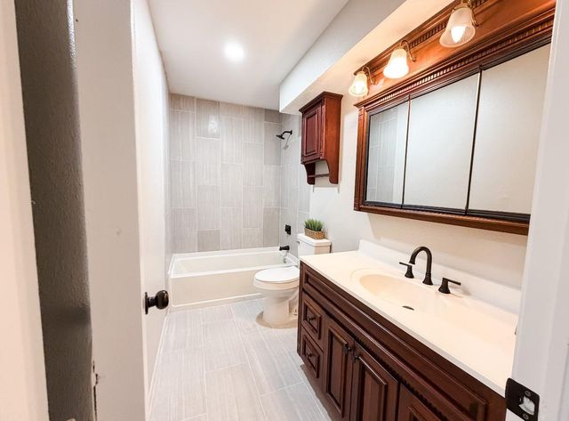 2402 Heather Street, Highlands, TX 77562