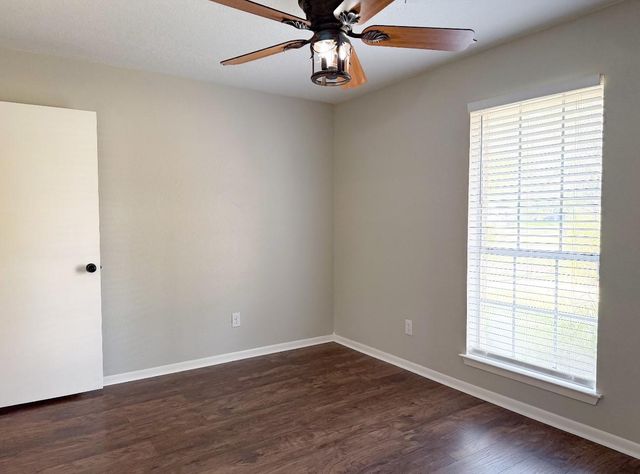 2402 Heather Street, Highlands, TX 77562