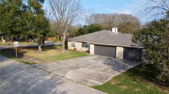 2402 Heather Street, Highlands, TX 77562