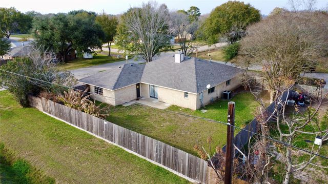 2402 Heather Street, Highlands, TX 77562