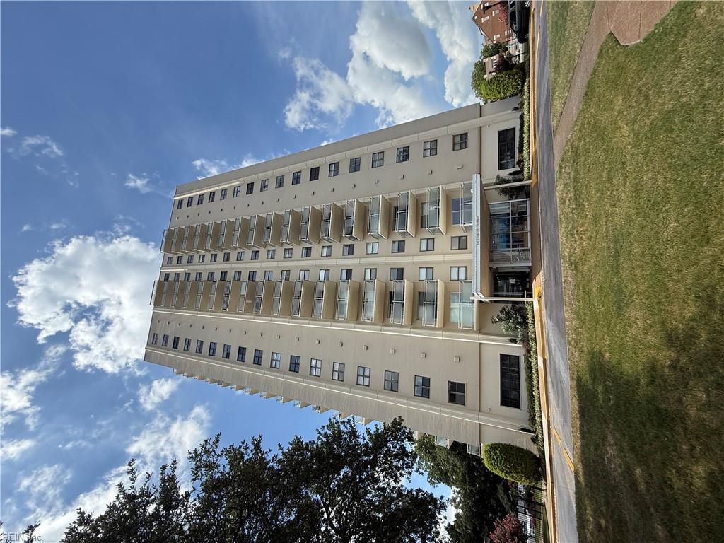 1 Crawford PW # 1805, Portsmouth, VA 23704