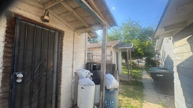 219 E 5th Street, Hanford, CA 93230
