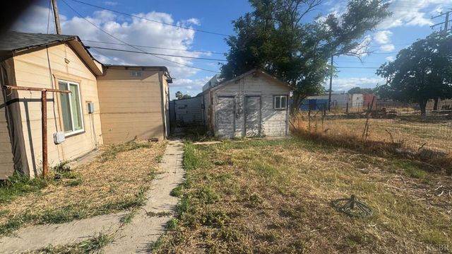 219 E 5th Street, Hanford, CA 93230