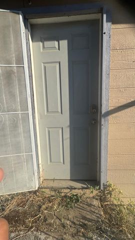 219 E 5th Street, Hanford, CA 93230