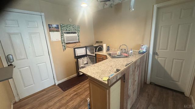 219 E 5th Street, Hanford, CA 93230