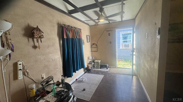 219 E 5th Street, Hanford, CA 93230
