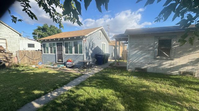 219 E 5th Street, Hanford, CA 93230