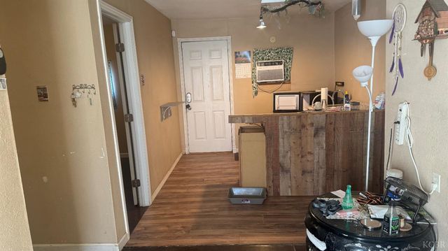 219 E 5th Street, Hanford, CA 93230