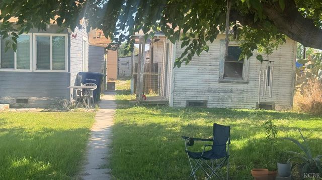 219 E 5th Street, Hanford, CA 93230