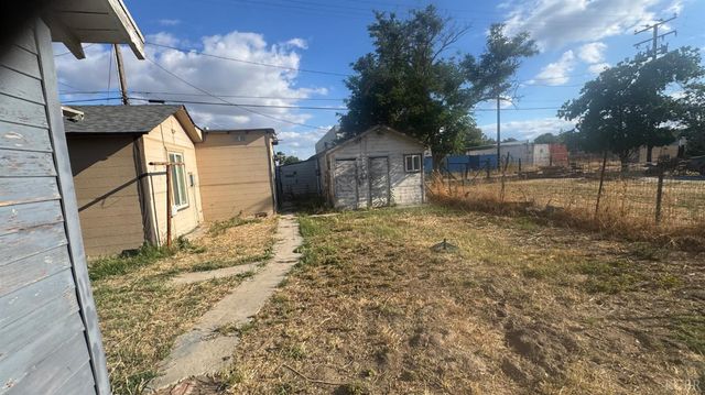 219 E 5th Street, Hanford, CA 93230