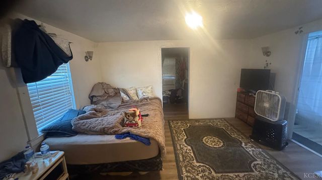 219 E 5th Street, Hanford, CA 93230
