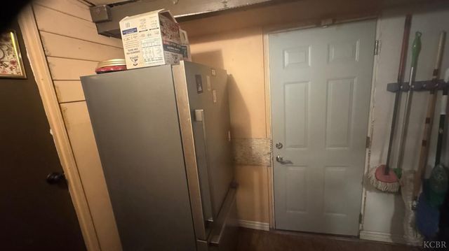 219 E 5th Street, Hanford, CA 93230