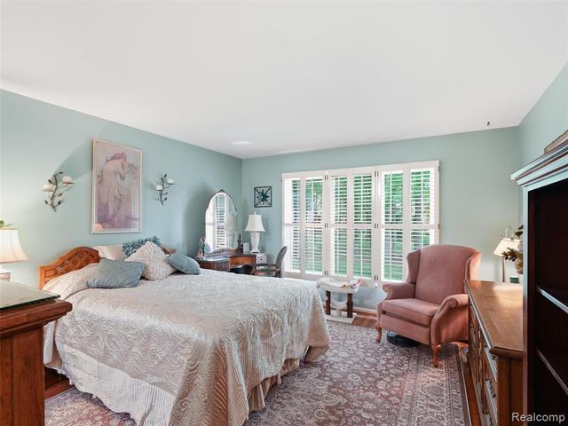43162 W Kirkwood Drive, Clinton Township, MI 48038