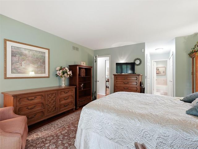 43162 W Kirkwood Drive, Clinton Township, MI 48038