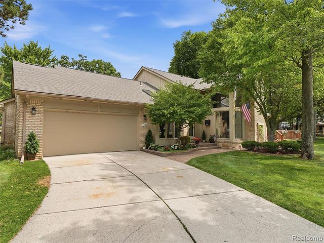 43162 W Kirkwood Drive, Clinton Township, MI 48038