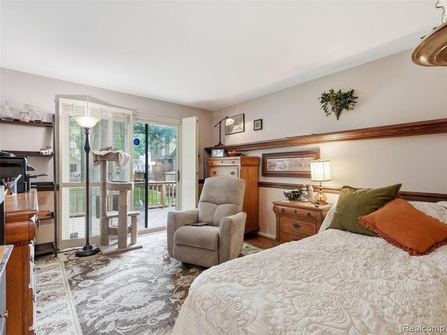 43162 W Kirkwood Drive, Clinton Township, MI 48038