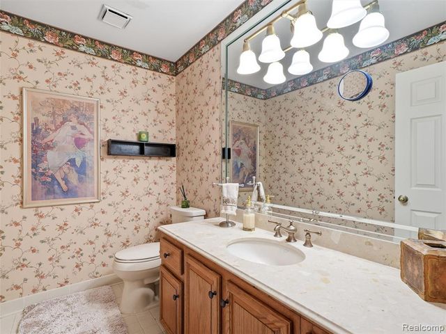 43162 W Kirkwood Drive, Clinton Township, MI 48038