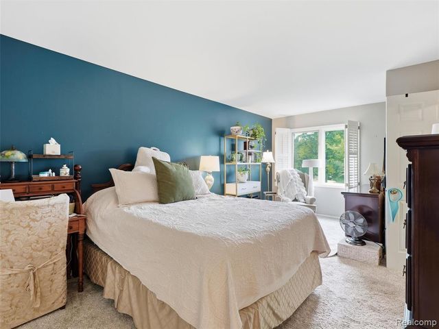 43162 W Kirkwood Drive, Clinton Township, MI 48038