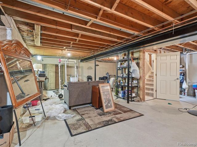43162 W Kirkwood Drive, Clinton Township, MI 48038