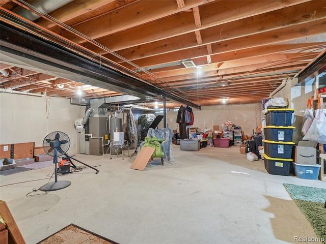 43162 W Kirkwood Drive, Clinton Township, MI 48038