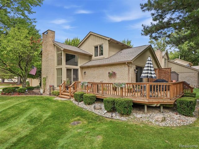 43162 W Kirkwood Drive, Clinton Township, MI 48038