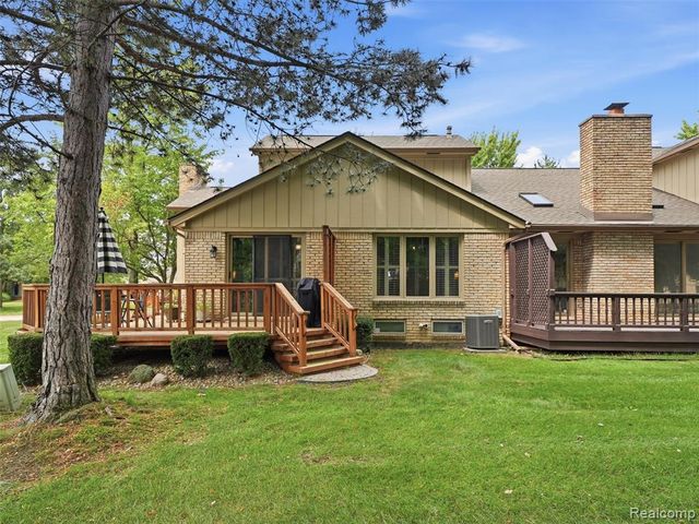 43162 W Kirkwood Drive, Clinton Township, MI 48038