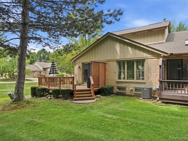 43162 W Kirkwood Drive, Clinton Township, MI 48038