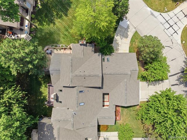 43162 W Kirkwood Drive, Clinton Township, MI 48038