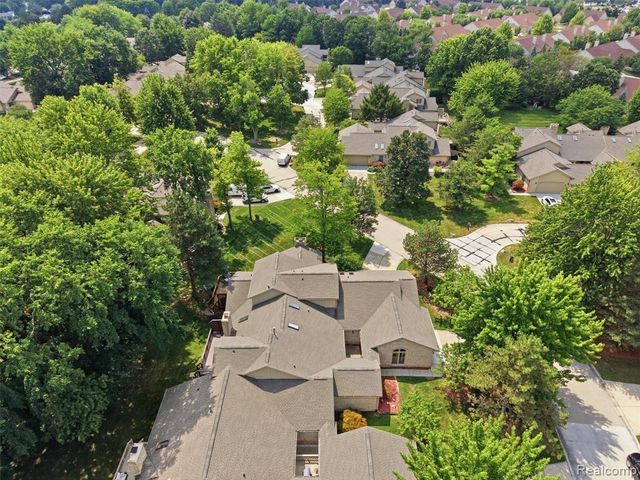 43162 W Kirkwood Drive, Clinton Township, MI 48038
