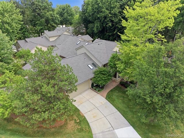 43162 W Kirkwood Drive, Clinton Township, MI 48038